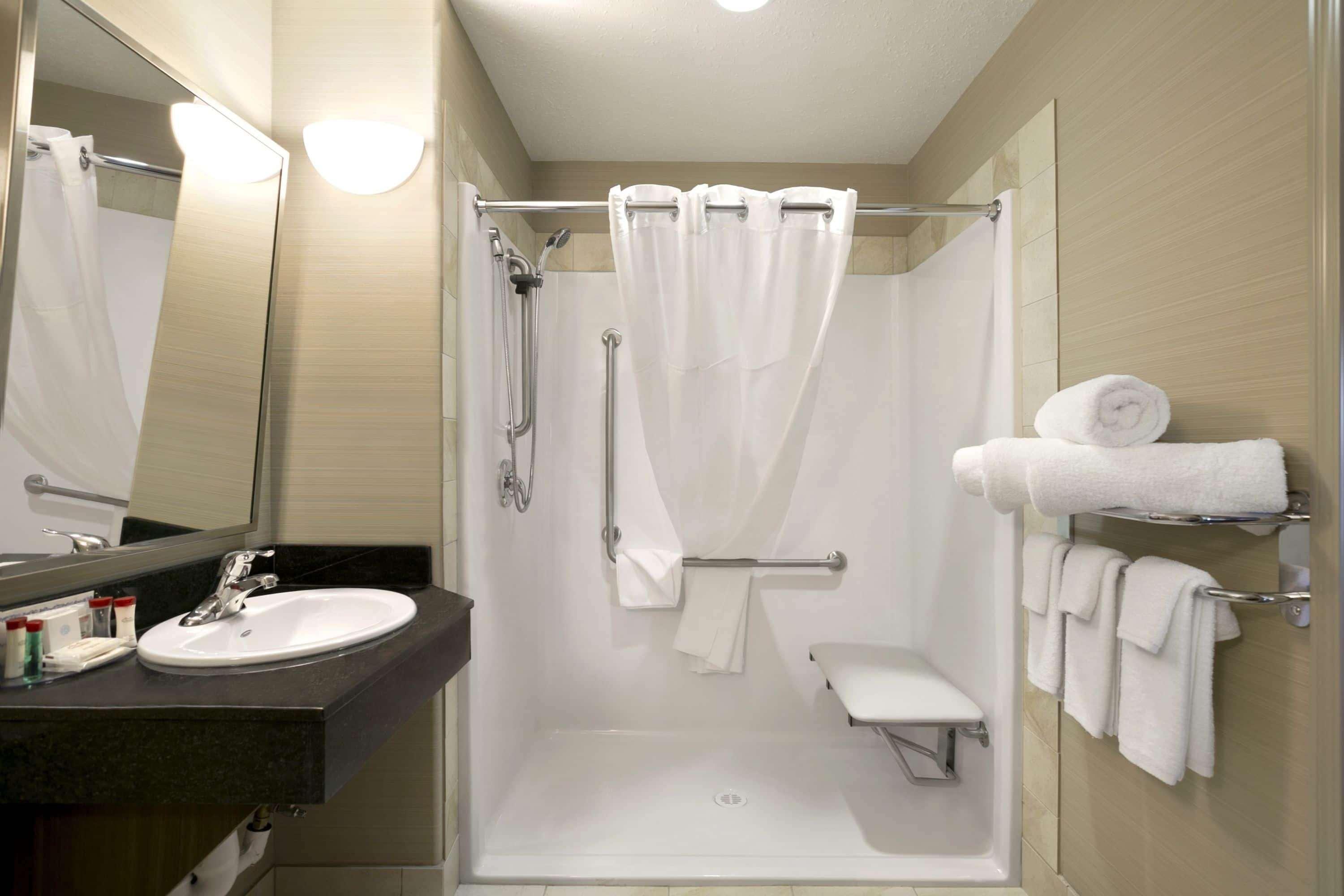 Ramada By Wyndham Conklin Hotell Exteriör bild
